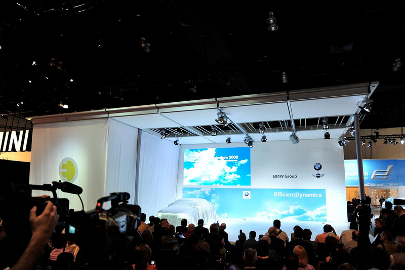 Illustration for article titled 2009 BMW 7-Series, ActiveHybrid Hit LA Show Floor